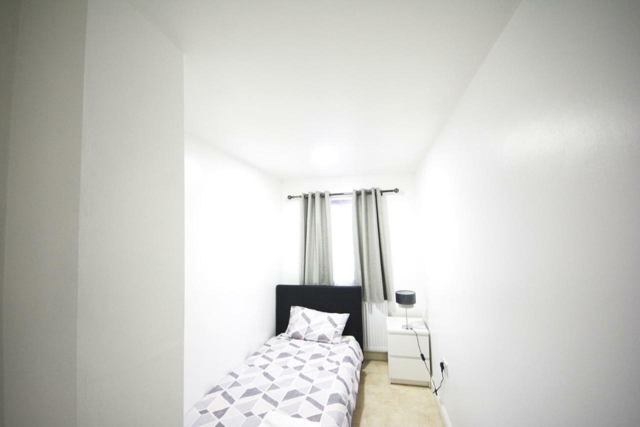 London Zone 2 Three Bedroom Apartment Exterior foto