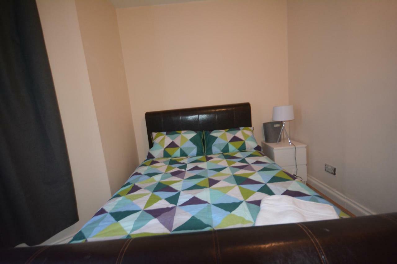 London Zone 2 Three Bedroom Apartment Exterior foto