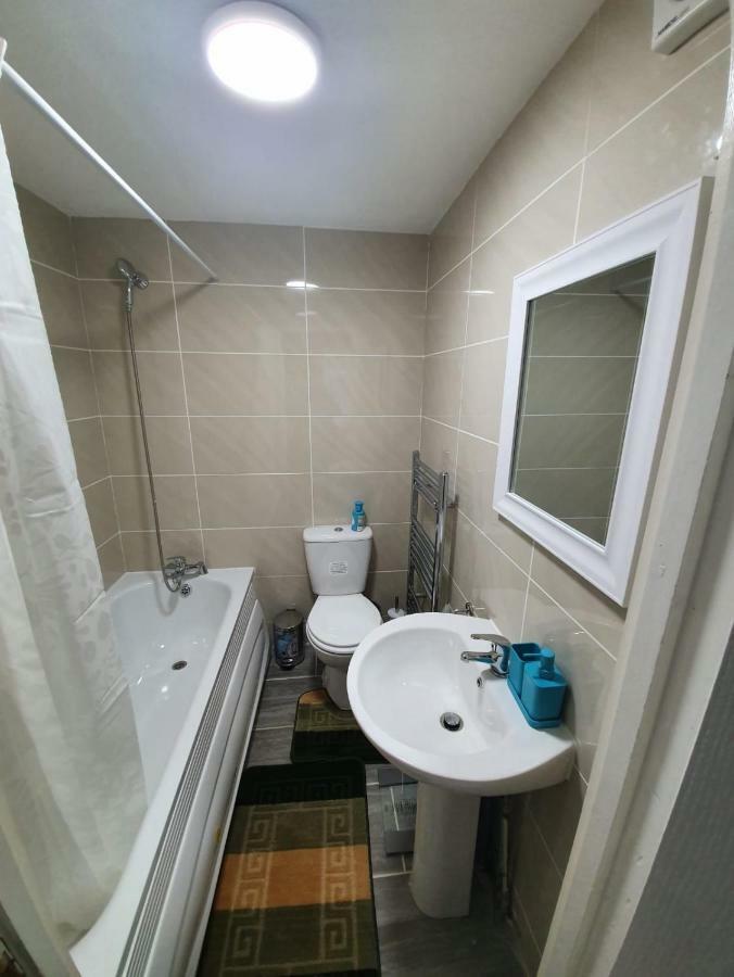 London Zone 2 Three Bedroom Apartment Exterior foto