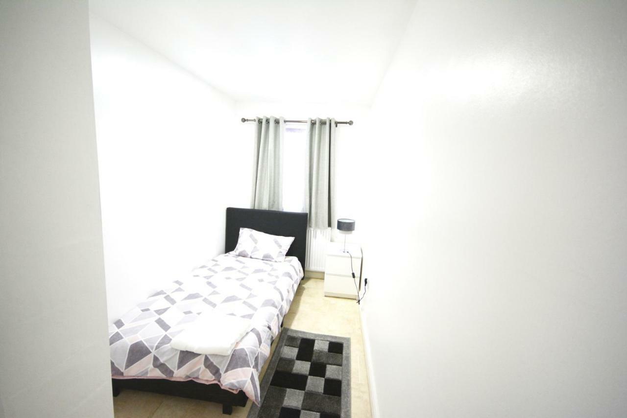 London Zone 2 Three Bedroom Apartment Exterior foto