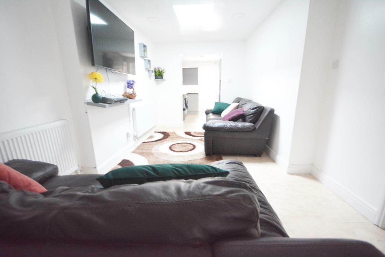 London Zone 2 Three Bedroom Apartment Exterior foto